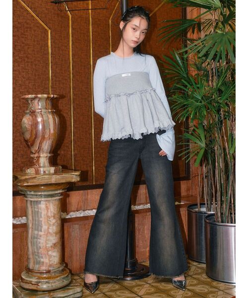 CALNAMUR(カルナムール)の「ローライズフレアデニムパンツ(その他パンツ・レディース・ライトブルー/ブラック・SMALL/MEDIUM)」の3枚目の写真