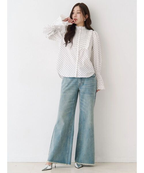 CALNAMUR(カルナムール)の「ローライズフレアデニムパンツ(その他パンツ・レディース・ライトブルー/ブラック・SMALL/MEDIUM)」の8枚目の写真