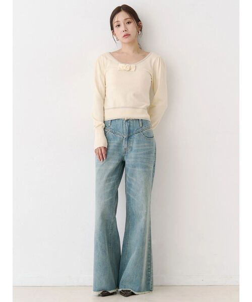 CALNAMUR(カルナムール)の「ローライズフレアデニムパンツ(その他パンツ・レディース・ライトブルー/ブラック・SMALL/MEDIUM)」の3枚目の写真