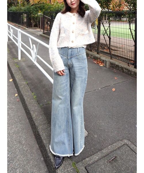 CALNAMUR(カルナムール)の「ローライズフレアデニムパンツ(その他パンツ・レディース・ライトブルー/ブラック・SMALL/MEDIUM)」の20枚目の写真