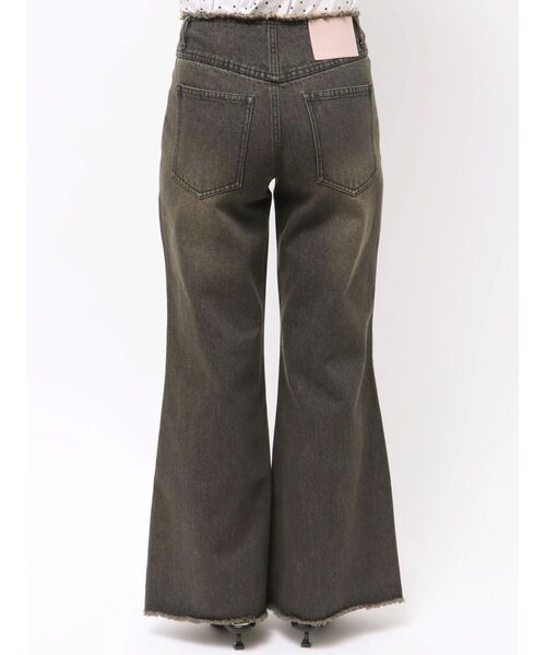 CALNAMUR(カルナムール)の「ローライズフレアデニムパンツ(その他パンツ・レディース・ライトブルー/ブラック・SMALL/MEDIUM)」の13枚目の写真