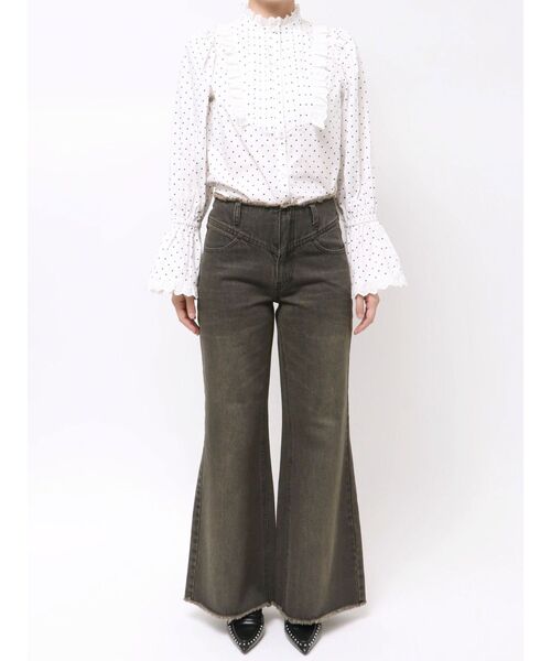 CALNAMUR(カルナムール)の「ローライズフレアデニムパンツ(その他パンツ・レディース・ライトブルー/ブラック・SMALL/MEDIUM)」の8枚目の写真