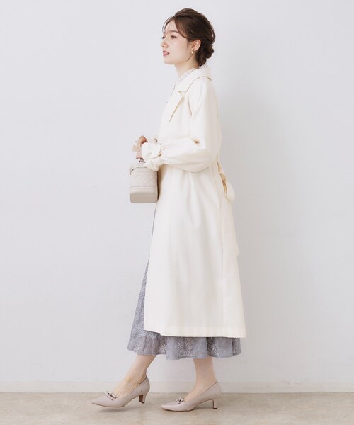 couture brooch（クチュールブローチ）の「【撥水・ハレの日・通勤】ロングトレンチコート（トレンチコート・レディース・ライトグレー/アイボリー/ベージュ・42/40/38/36）」の21枚目の写真