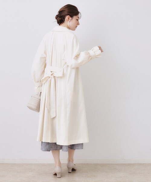 couture brooch（クチュールブローチ）の「【撥水・ハレの日・通勤】ロングトレンチコート（トレンチコート・レディース・ライトグレー/アイボリー/ベージュ・42/40/38/36）」の22枚目の写真