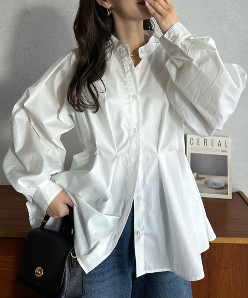 Eclat one(エクラワン)の「【Eclat one】タックデザイン スタンドカラー ペプラム ブラウス(シャツ/ブラウス・レディース・ブラック/グレイッシュベージュ/オフホワイト/ブルー・M)」の1枚目の写真