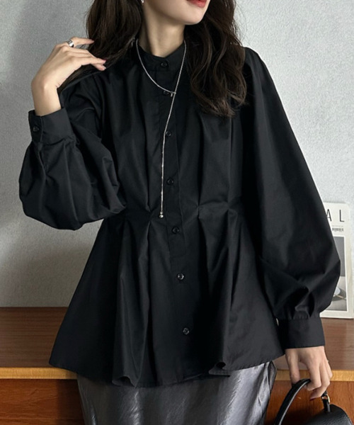 Eclat one(エクラワン)の「【Eclat one】タックデザイン スタンドカラー ペプラム ブラウス(シャツ/ブラウス・レディース・ブラック/グレイッシュベージュ/オフホワイト/ブルー・M)」の2枚目の写真