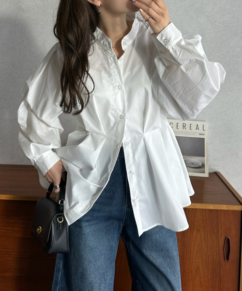 Eclat one(エクラワン)の「【Eclat one】タックデザイン スタンドカラー ペプラム ブラウス(シャツ/ブラウス・レディース・ブラック/グレイッシュベージュ/オフホワイト/ブルー・M)」の7枚目の写真