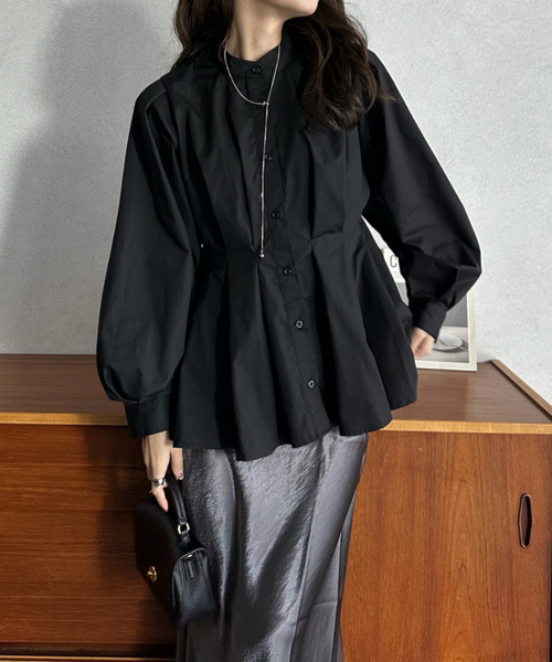 Eclat one(エクラワン)の「【Eclat one】タックデザイン スタンドカラー ペプラム ブラウス(シャツ/ブラウス・レディース・ブラック/グレイッシュベージュ/オフホワイト/ブルー・M)」の13枚目の写真