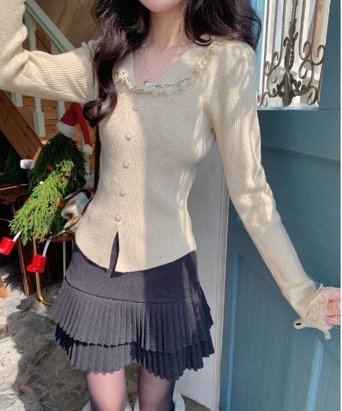 AsRiRe（アスリレイ）の「レース付き　花ボタンニットトップス（ニット/セーター・レディース・ダークグレー/アイボリー/オートミール・M）」の12枚目の写真