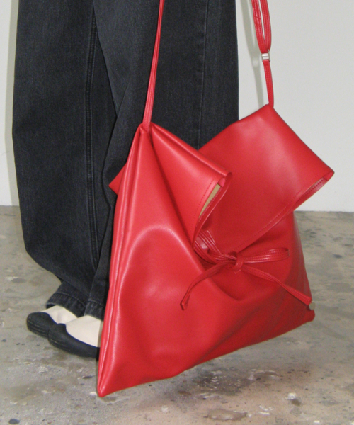 RONRON(ロンロン)の「PANDENT RIBBON COZY SQUARE BAG RED(トートバッグ・レディース・その他・FREE)」の1枚目の写真