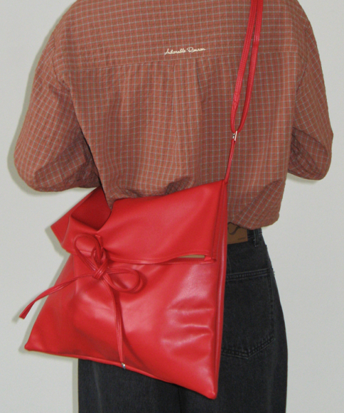 RONRON(ロンロン)の「PANDENT RIBBON COZY SQUARE BAG RED(トートバッグ・レディース・その他・FREE)」の2枚目の写真