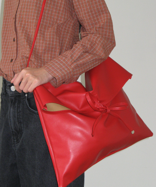 RONRON(ロンロン)の「PANDENT RIBBON COZY SQUARE BAG RED(トートバッグ・レディース・その他・FREE)」の3枚目の写真