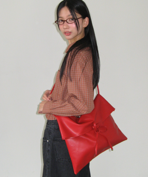 RONRON(ロンロン)の「PANDENT RIBBON COZY SQUARE BAG RED(トートバッグ・レディース・その他・FREE)」の5枚目の写真