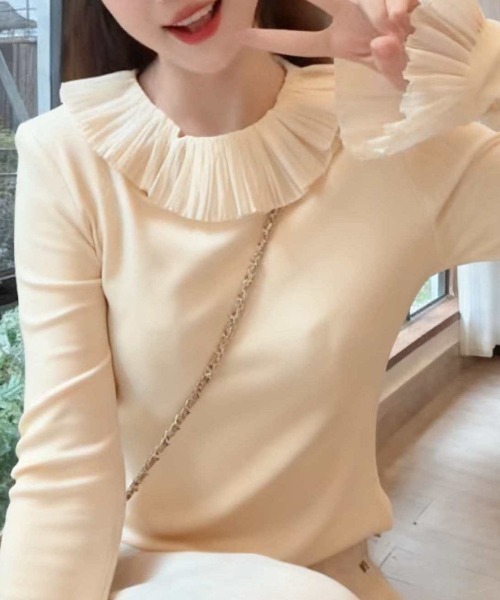 deux amour(ドゥーザムール)の「衿・袖フリル長袖トップス(Tシャツ/カットソー・レディース・アイボリー/ブラック/ホワイト/グレー・FREE)」の2枚目の写真
