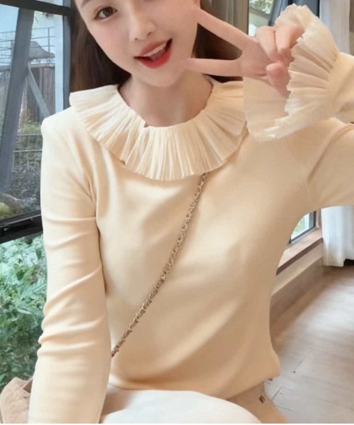 deux amour(ドゥーザムール)の「衿・袖フリル長袖トップス(Tシャツ/カットソー・レディース・アイボリー/ブラック/ホワイト/グレー・FREE)」の6枚目の写真