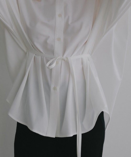 MANOF（マノフ）の「SHOULDER TUCK SHIRT（シャツ/ブラウス・レディース・ホワイト/ブルー/グレー・F）」の17枚目の写真