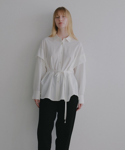 MANOF（マノフ）の「SHOULDER TUCK SHIRT（シャツ/ブラウス・レディース・ホワイト/ブルー/グレー・F）」の11枚目の写真