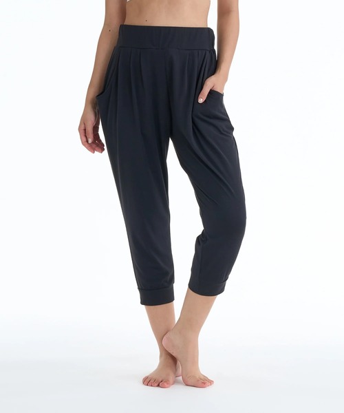 ROXY(ロキシー)の「ROXY ウィメンズ FITNESS CALM MOTION PANTS ロングパンツ 【2026年春夏モデル】/ロキシードレープパンツ(その他パンツ・レディース・マルチ/ブラック・SMALL/MEDIUM/LARGE)」の1枚目の写真