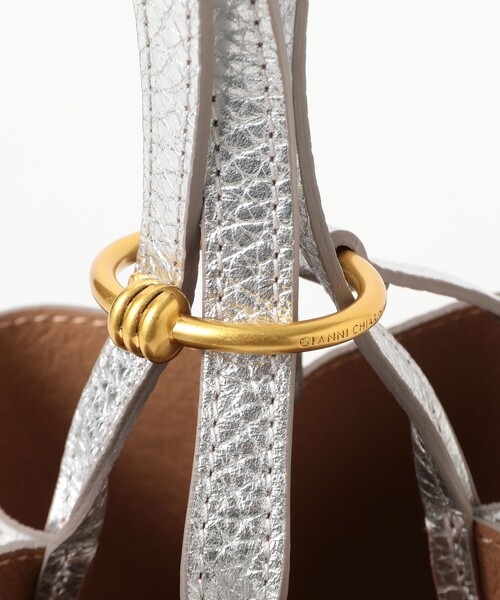 Demi-Luxe BEAMS（デミルクス ビームス）の「GIANNI CHIARINI / メタリック LILY ハンドバッグ（トートバッグ・レディース・シルバー・ONE SIZE）」の5枚目の写真