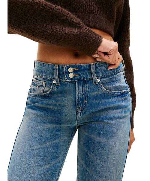 tommy jeans(トミー ジーンズ)の「ローライズブーツカットジーンズ(デニムパンツ・レディース・インディゴブルー・27inch/26inch/25inch)」の2枚目の写真