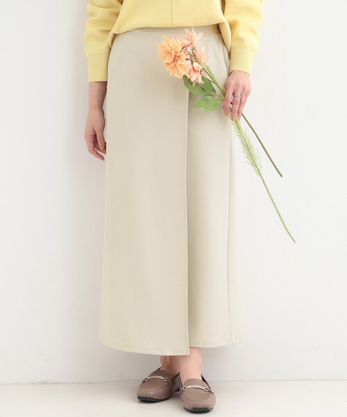 SHOO・LA・RUE（シューラルー）の「【洗濯機可/S-LL】腰まわりを自然にカバーする ラップ風ナロースカート（スカート・レディース・ブラック/ナチュラル/ネイビー・01/02/03/04）」の2枚目の写真