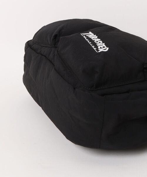 THRASHER(スラッシャー)の「W POCKET SHOULDER BAG/THRASHER スラッシャー ロゴアクセント 斜め掛け ショルダーバッグ GONZ刺繍 通学 タウンユース フェス ストリート(ショルダーバッグ・メンズ・ブラック×ホワイト/ブラック系その他・FREE)」の4枚目の写真