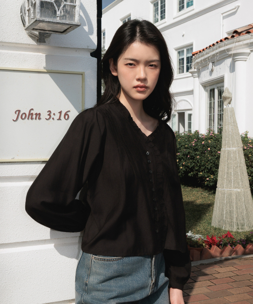 DEHEVE（デヘヴェ）の「Frill Pintuck Blouse [Black]（シャツ/ブラウス・レディース・ブラック・FREE）」の2枚目の写真