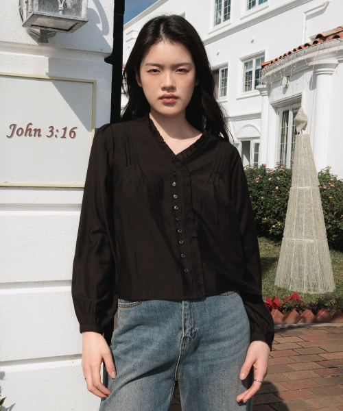DEHEVE（デヘヴェ）の「Frill Pintuck Blouse [Black]（シャツ/ブラウス・レディース・ブラック・FREE）」の3枚目の写真