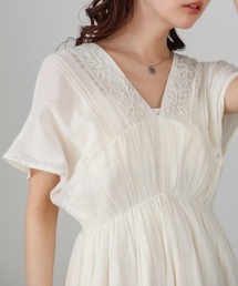 Bab（バブ）の「【選べるサイズ展開】テープ刺繍ピンタックレースワンピース（ワンピース）」