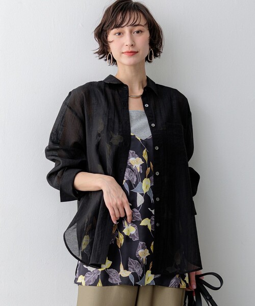 23区 S(ニジュウサンクチイサイサイズ)の「リネンミックスシアースラブ オーバーシャツ(シャツ/ブラウス・レディース・カーキ系/ベージュ系/ブラック系・32)」の2枚目の写真