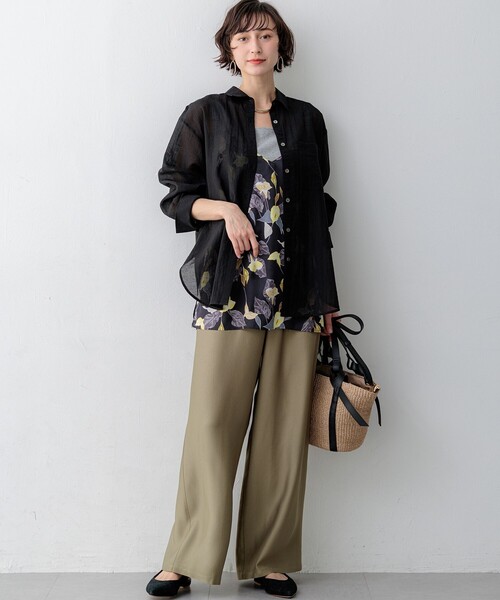 23区 S(ニジュウサンクチイサイサイズ)の「リネンミックスシアースラブ オーバーシャツ(シャツ/ブラウス・レディース・カーキ系/ベージュ系/ブラック系・32)」の8枚目の写真