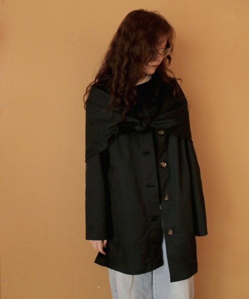 cheriella（シェリエラ）の「【cheriella】マルチWAYスカーフ付きステンカラートレンチ　MULTI-WAY STAIN-COLLAR TRENCH COAT WITH SCARFー春アウター（ステンカラーコート・レディース・アイボリー/ライトベージュ/ブラック・FREE）」の16枚目の写真