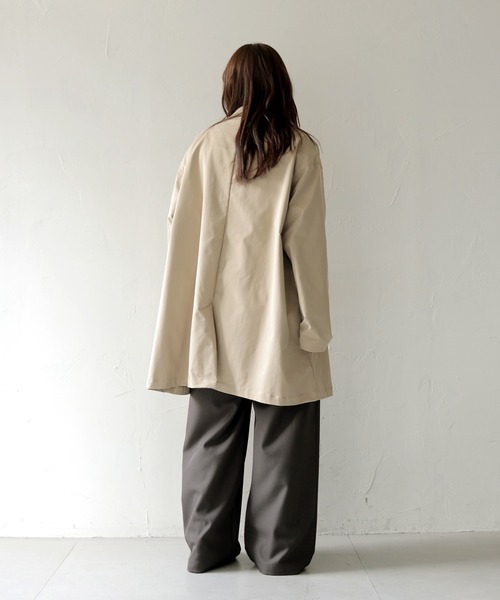 cheriella（シェリエラ）の「【cheriella】マルチWAYスカーフ付きステンカラートレンチ　MULTI-WAY STAIN-COLLAR TRENCH COAT WITH SCARFー春アウター（ステンカラーコート・レディース・アイボリー/ライトベージュ/ブラック・FREE）」の4枚目の写真
