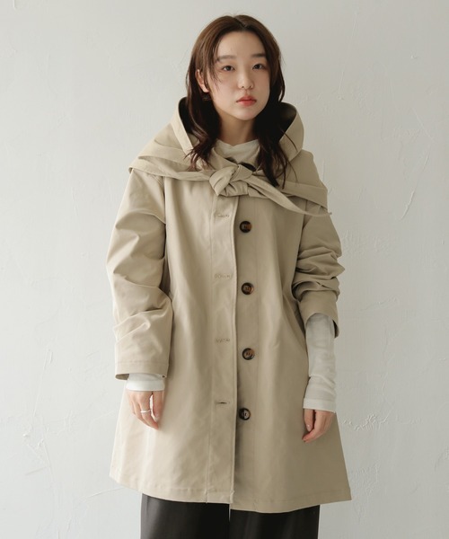 cheriella（シェリエラ）の「【cheriella】マルチWAYスカーフ付きステンカラートレンチ　MULTI-WAY STAIN-COLLAR TRENCH COAT WITH SCARFー春アウター（ステンカラーコート・レディース・アイボリー/ライトベージュ/ブラック・FREE）」の7枚目の写真