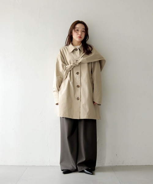 cheriella（シェリエラ）の「【cheriella】マルチWAYスカーフ付きステンカラートレンチ　MULTI-WAY STAIN-COLLAR TRENCH COAT WITH SCARFー春アウター（ステンカラーコート・レディース・アイボリー/ライトベージュ/ブラック・FREE）」の10枚目の写真