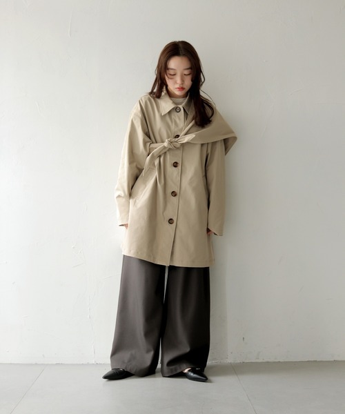 cheriella（シェリエラ）の「【cheriella】マルチWAYスカーフ付きステンカラートレンチ　MULTI-WAY STAIN-COLLAR TRENCH COAT WITH SCARFー春アウター（ステンカラーコート・レディース・アイボリー/ライトベージュ/ブラック・FREE）」の11枚目の写真