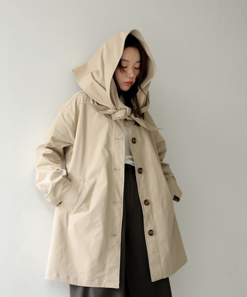 cheriella（シェリエラ）の「【cheriella】マルチWAYスカーフ付きステンカラートレンチ　MULTI-WAY STAIN-COLLAR TRENCH COAT WITH SCARFー春アウター（ステンカラーコート・レディース・アイボリー/ライトベージュ/ブラック・FREE）」の13枚目の写真