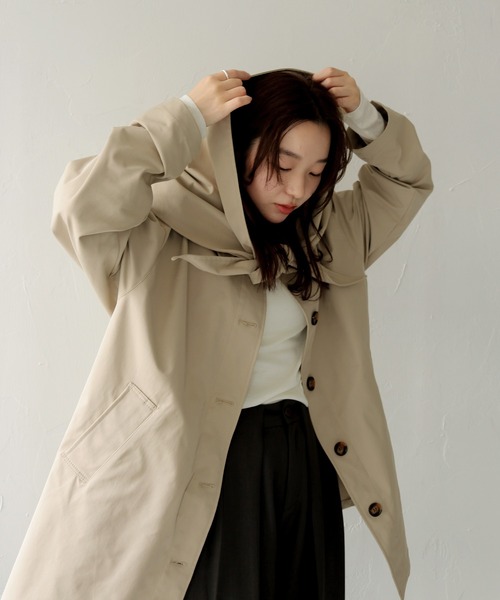cheriella（シェリエラ）の「【cheriella】マルチWAYスカーフ付きステンカラートレンチ　MULTI-WAY STAIN-COLLAR TRENCH COAT WITH SCARFー春アウター（ステンカラーコート・レディース・アイボリー/ライトベージュ/ブラック・FREE）」の12枚目の写真