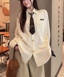 2ly2（トゥーリートゥー）の「ネクタイ付きカジュアルシャツ（シャツ/ブラウス）」