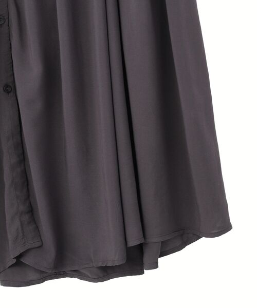 Green　Parks（グリーンパークス）の「スキッパーギャザーワンピース（シャツワンピース・レディース・ドット/チャコールグレー・FREE）」の20枚目の写真