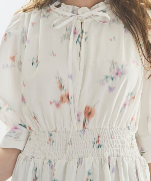 SWINGLE（スウィングル）の「【3/28(Sat)発売】ぼかしフラワーリボンプリントワンピース（ワンピース・レディース・ネイビー/オフホワイト/サックスブルー・FREE）」の6枚目の写真