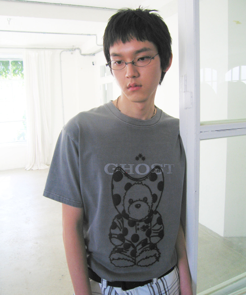 NICE GHOST CLUB（ナイスゴーストクラブ）の「DEVIL BEAR DOLL PIGMENT DYED TEE_CHARCOAL(NG2GMUT509A)（Tシャツ/カットソー・レディース・チャコール・SMALL/MEDIUM/LARGE）」の2枚目の写真