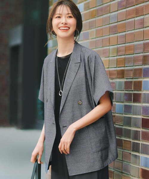 23区 L(ニジュウサンクオオキイサイズ)の「ウォッシャブルボイル ハーフスリーブ ダブル ジャケット(その他アウター・レディース・ベージュ系/グレー系・44/46/48)」の2枚目の写真
