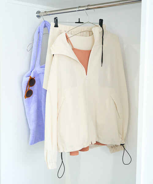 FREAK'S STORE(フリークスストア)の「限定展開 ラッシュガード パーカー セット(パーカー・パンツ)(ラッシュガード・レディース・ベージュ/ブラウン/ナチュラル/チャコールグレー/ブラック/ライトピンク・フリ-)」の5枚目の写真