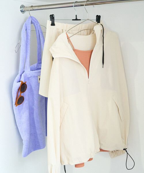 FREAK'S STORE(フリークスストア)の「限定展開 ラッシュガード パーカー セット(パーカー・パンツ)(ラッシュガード・レディース・ベージュ/ブラウン/ナチュラル/チャコールグレー/ブラック/ライトピンク・フリ-)」の7枚目の写真
