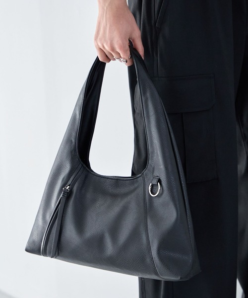 RAGEBLUE(レイジブルー)の「Tassel Zipp Synthetic Leather Mini Tote Bag/タッセルZIPハンドバッグ(トートバッグ・メンズ・シルバー/ブラック・FREE)」の3枚目の写真