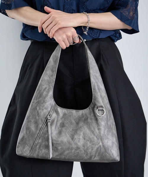 RAGEBLUE(レイジブルー)の「Tassel Zipp Synthetic Leather Mini Tote Bag/タッセルZIPハンドバッグ(トートバッグ・メンズ・シルバー/ブラック・FREE)」の4枚目の写真