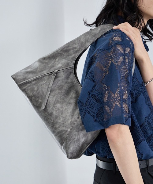 RAGEBLUE(レイジブルー)の「Tassel Zipp Synthetic Leather Mini Tote Bag/タッセルZIPハンドバッグ(トートバッグ・メンズ・シルバー/ブラック・FREE)」の6枚目の写真