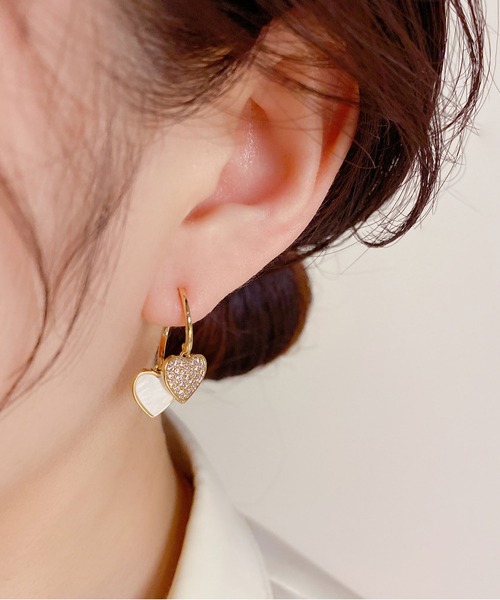 LA VORAGINE(ラ ヴォラジネ)の「ダブルハート パヴェ ピアス 金属アレルギー対応(ピアス(両耳用)・レディース・ホワイト/ブラック・FREE)」の1枚目の写真
