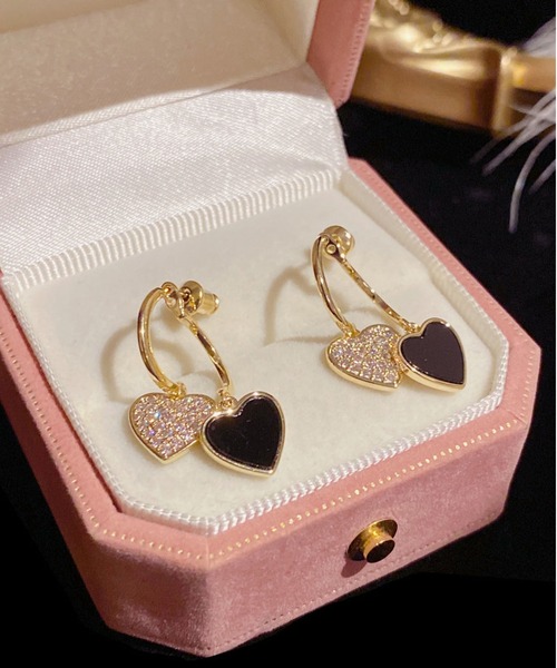 LA VORAGINE(ラ ヴォラジネ)の「ダブルハート パヴェ ピアス 金属アレルギー対応(ピアス(両耳用)・レディース・ホワイト/ブラック・FREE)」の11枚目の写真